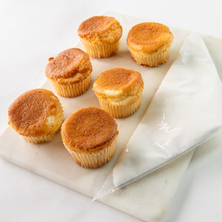 6 pack Vanilla And Chocolate Cupcakes With White Frosting  (No Sprinkles)